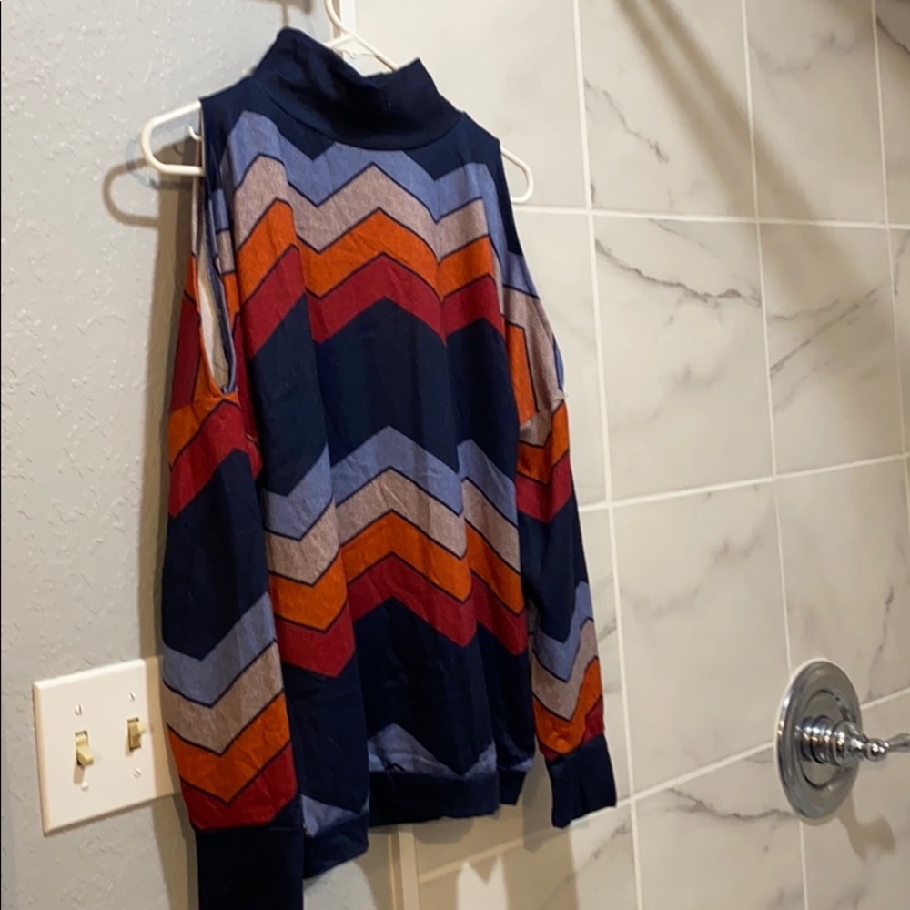 Geometric design open shoulder blouse